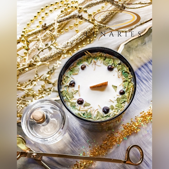 Little Forest Soy Wax Candle with Wood Wick and Botanicals - Picture 4 of 9